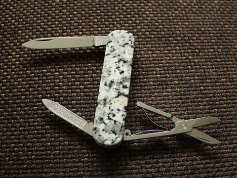 Нож-брелок Victorinox Classic LE, 58 мм, 4 функции, рукоять из натур. камня, 