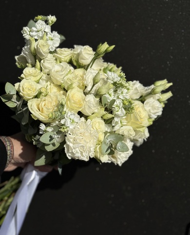 Букет невесты в белых тонах