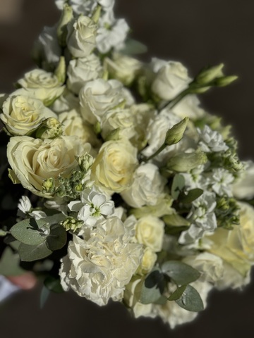 Букет невесты в белых тонах