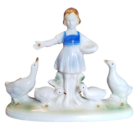 Фарфоровая композиция. Девочка кормит гусей. Wagner & Apel. Германия, 1951–1974 гг.