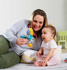 Tomy Интерактивная мягкая игрушка-подвеска 