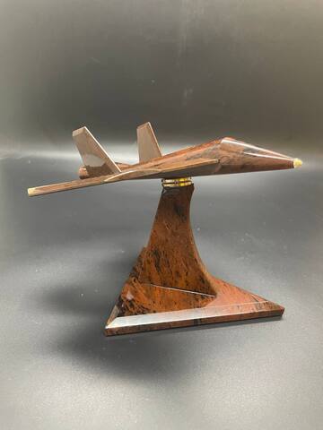 Истребитель из обсидиана в подарочной коробке