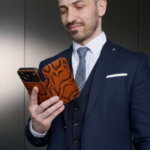 Чехол-книжка кожаная для iPhone 17 Pro Max, питон цвета коньяк