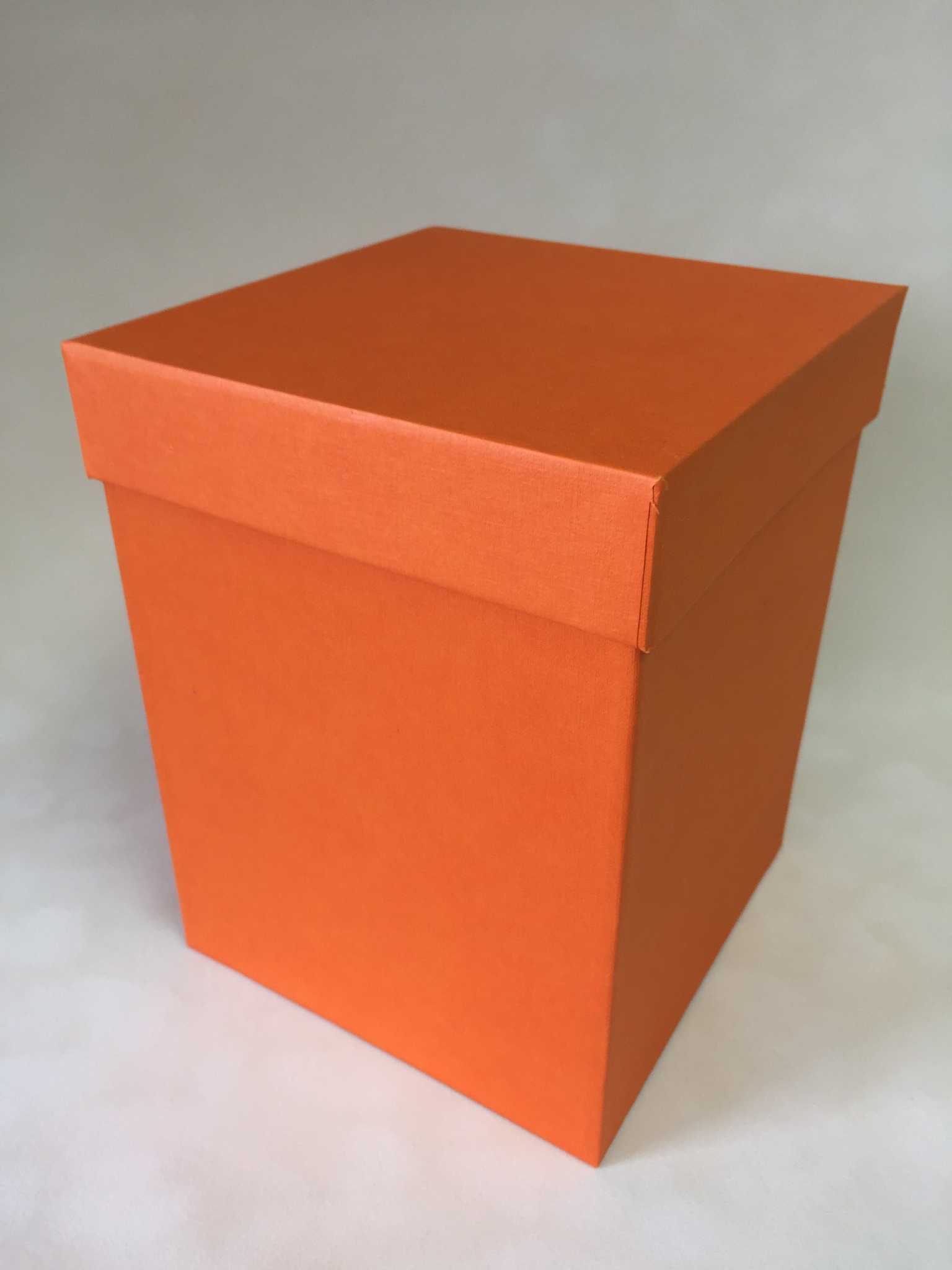 Высокие квадратные коробки. Коробка вертикальная. Коробки подарочные без крышки. Оранжевая подарочная коробка. Купить коробку 13 13 13