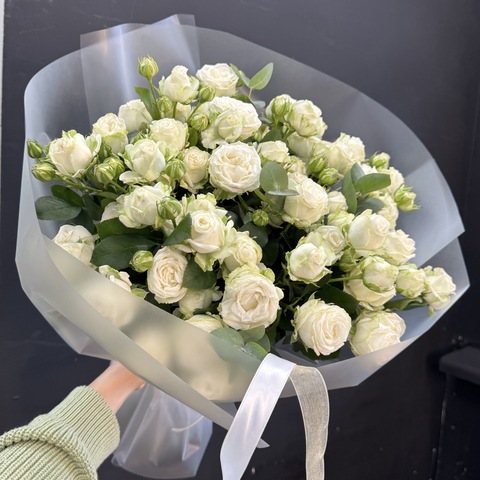 Монобукет из 11 белых кустовых роз