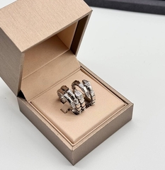 Кольцо ЗМЕЯ-SERPENTI одинарное с камнями на голове lux качество VGOLD цвет белое/розовое золото