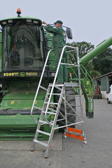 Лестница с платформой VARIO Kompakt, траверса 1365  9 ступ. (833150)