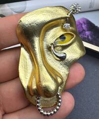 22828-stilnaya-brosh-face-v-stile-schiaparelli