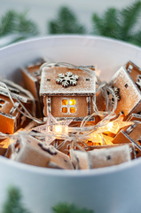 Деревянная гирлянда 