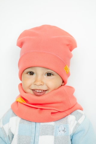 Детская шапка хлопковая в рубчик кораллово-персиковая
