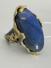 Харита-лабрадор (серебряное кольцо с позолотой)