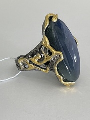 Харита-лабрадор (серебряное кольцо с позолотой)
