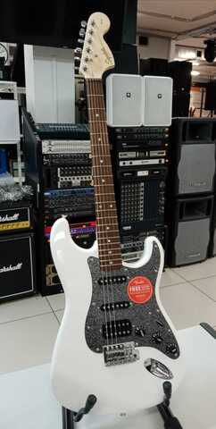 Fender squier affinity stratocaster HSS LRL olympi