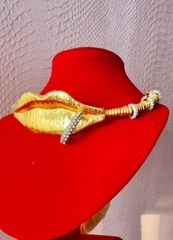 kole-choker-fiksirovannoj-formy-orhideya