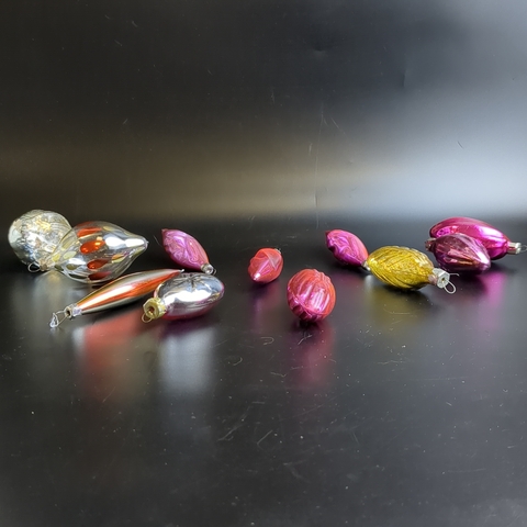 Ёлочные игрушки набор из 11 разных штук, сосульки, стекло, подвесные, винтаж времён СССР 1960-1980 гг. Советские ёлочные игрушки и украшения. Состояние и комплектация на фото.