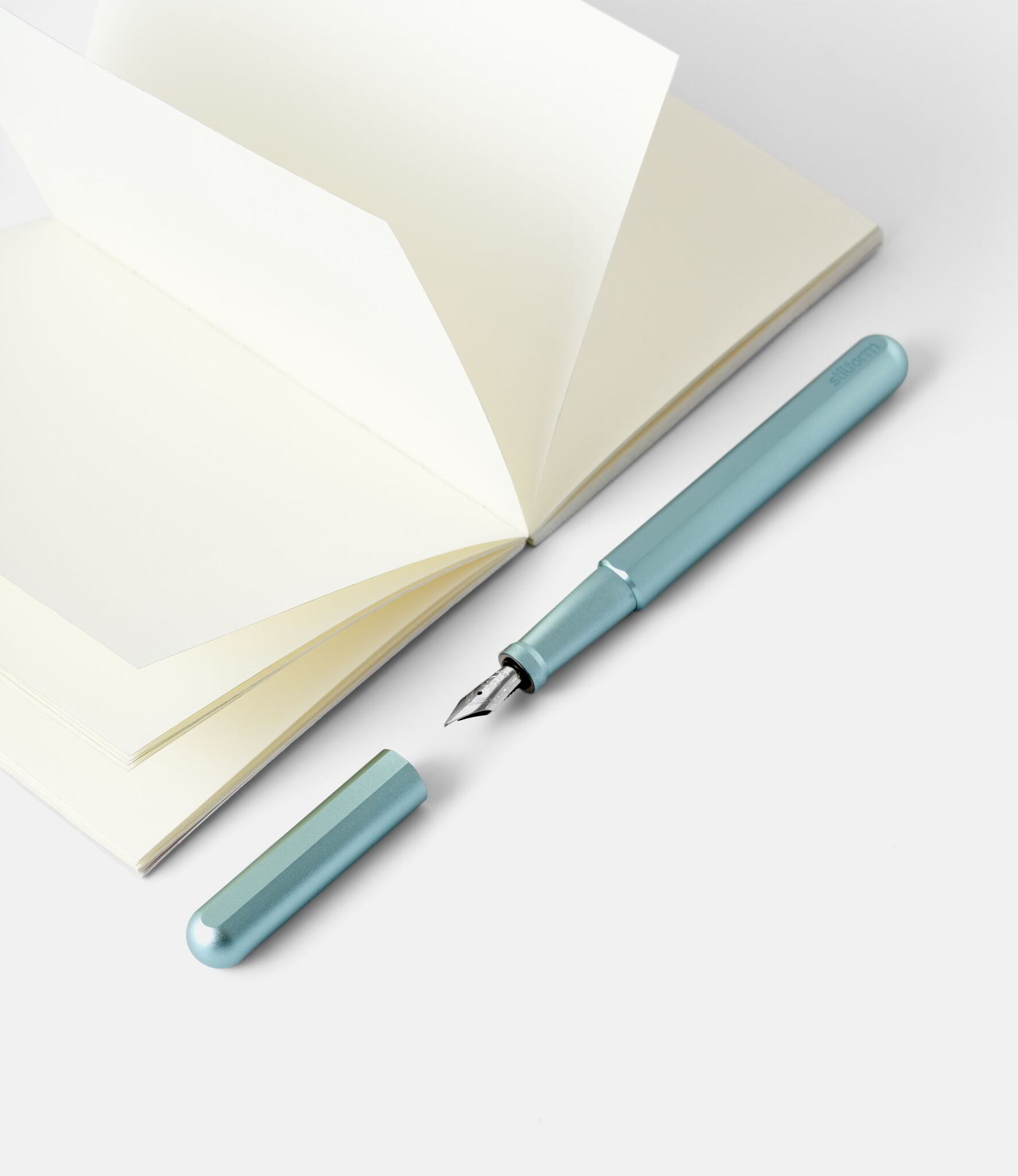 Stilform Ink Heavenslight Blue — перьевая ручка на магнитах