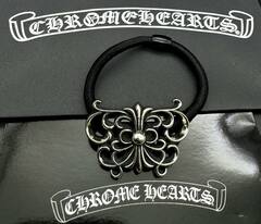 rezinka-dlya-volos-s-krugloj-podveskoj-chrome-hearts