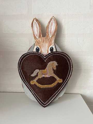 Сердце шоколадное. Подвеска из фетра с вышивкой 