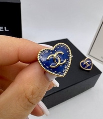 sergi-pusety-chanel-v-forme-serdca-sinii
