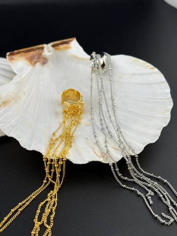 kaff-na-uho-s-dekorom-dlinnye-cepochki