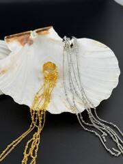 kaff-na-uho-s-dekorom-dlinnye-cepochki