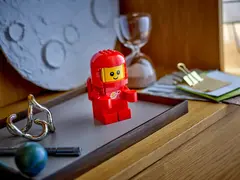 LEGO Up-Scaled: Малыш-астронавт (Limited Edition) (40767)