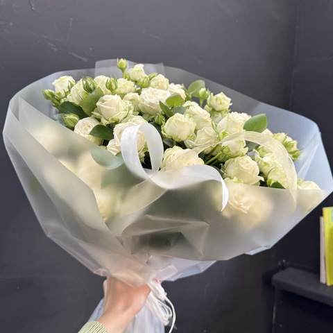 Монобукет из 11 белых кустовых роз