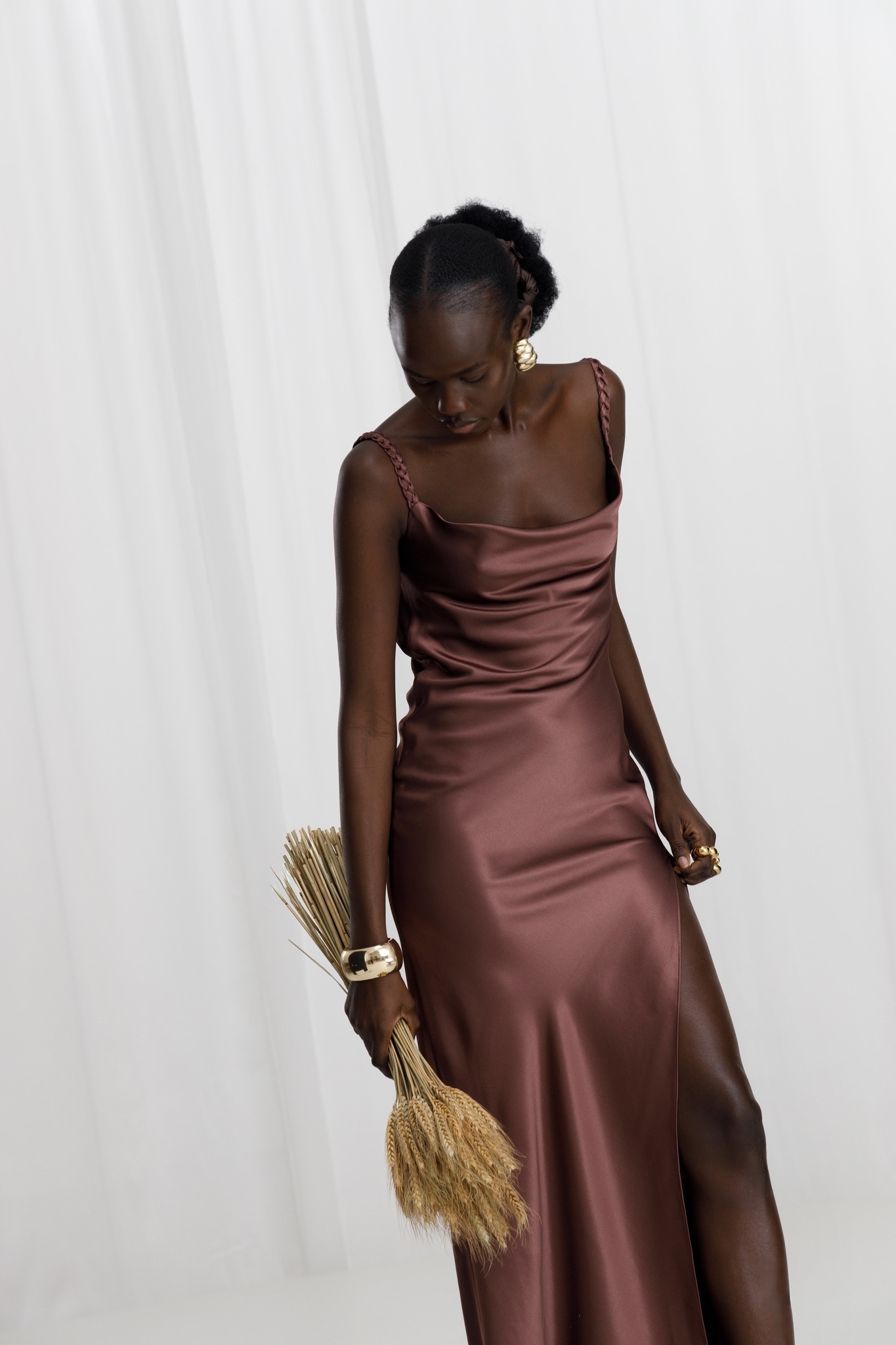 Платье с разрезом Косы