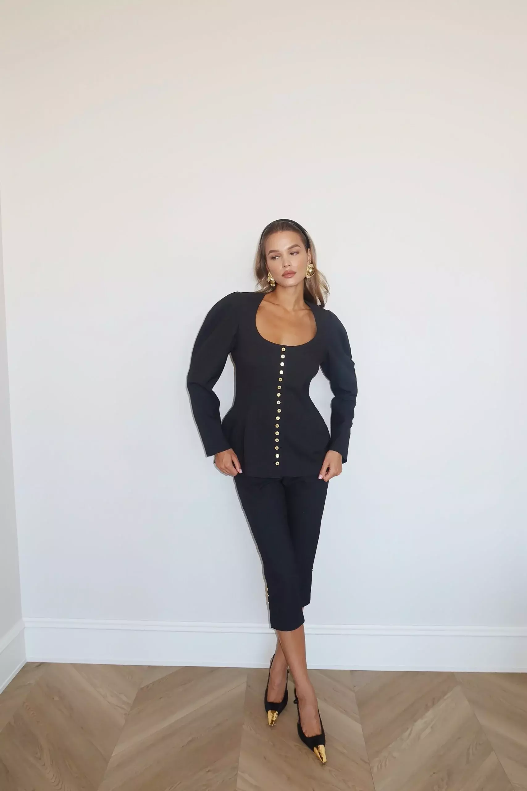 Капри с маленькими декоративными пуговицами, Черный