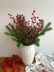 Ягоды красные искусственные на ветке, ветка 43 см., ягоды 10-14 мм., набор 2 ветки