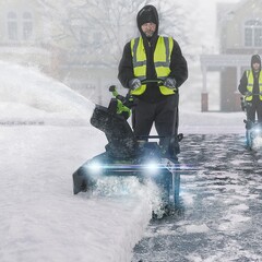 Снегоуборщик Greenworks 82SN22K8 82V (56 см) аккумуляторный, c АКБ 8 А/ч и ЗУ