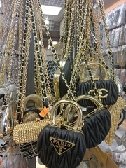 Бодичейн PARIS в форме минисумочки на длинной цепочке