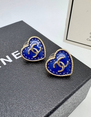 sergi-pusety-chanel-v-forme-serdca-sinii