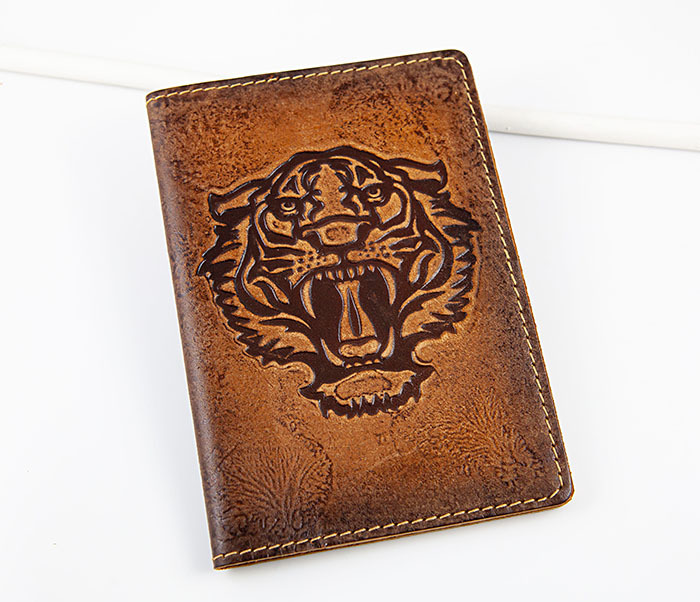 BY14-09-03 Обложка для паспорта с тигром, натуральная кожа