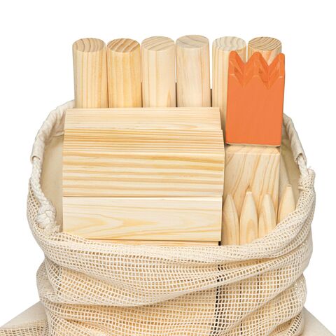Игра в метание 'шахматы викингов' KUBB