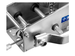 ЗУБР 0.9 т, 8 м, ручная барабанная тяговая тросовая лебедка, Профессионал (43113-0.9)