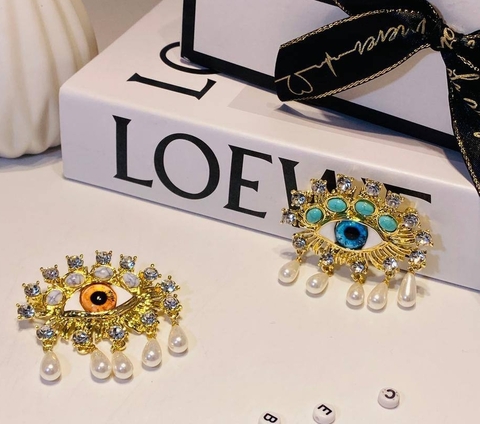 Стильная брошь ГЛАЗ подвесками жемчужинами в стиле SCHIAPARELLI