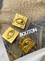 Пуговицы Скиапар. квадратные матовое золото 