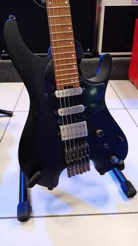 IBANEZ Q54-BKF безголовая электрогитара, 6 струн, SSH, цвет - чёрный