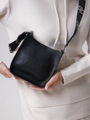 Сумка кожаная на плечо черная фиолет.