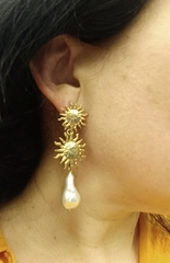 73126- Серьги SOLEI в стиле Schiaparelli с подвесками из барочного жемчуга (имитация)