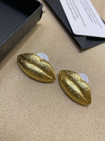Серьги губы Schiaparelli