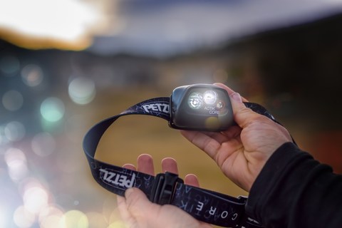 Картинка фонарь налобный Petzl Actik Core Черный - 5