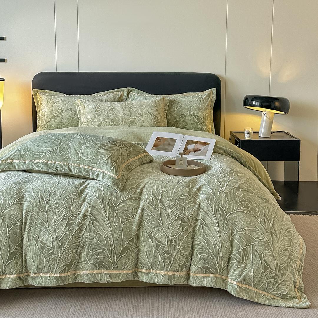 Постельное белье двуспалка Велюр Зеленый лепестки