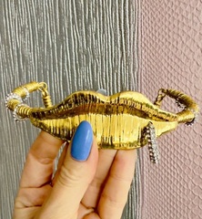 84588-kole-choker-lips-v-stile-schiaparelli