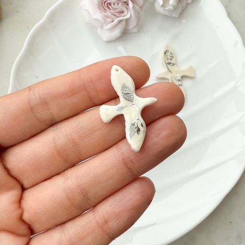 Подвеска Птица голубь, белый с серебром, S 35*22 мм, S053