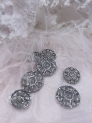 Пуговицы серебристые с квадратными деталями и прозрачной серой эмалью с блестками