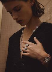 kole-sotuar-dlinnoe-chanel-kollekciya-bouton-de-camelia-white-vgold