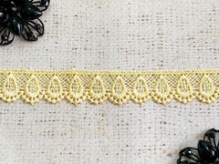 Кружево плетеное, ш. 2-2,2 см.