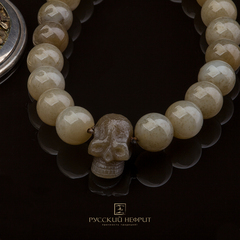 Чёткис черепом. Нефрит табачный Д 12мм.